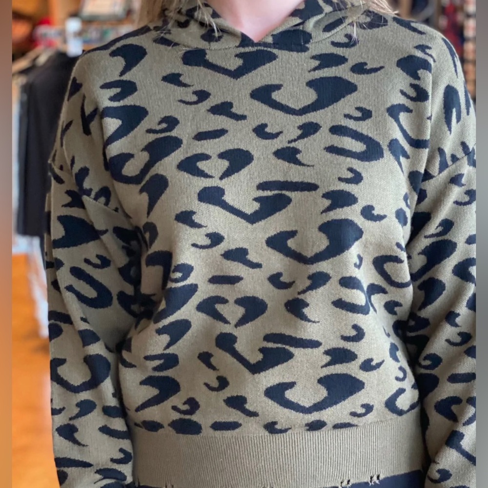 ELAN cheetah spot sweater/pullover